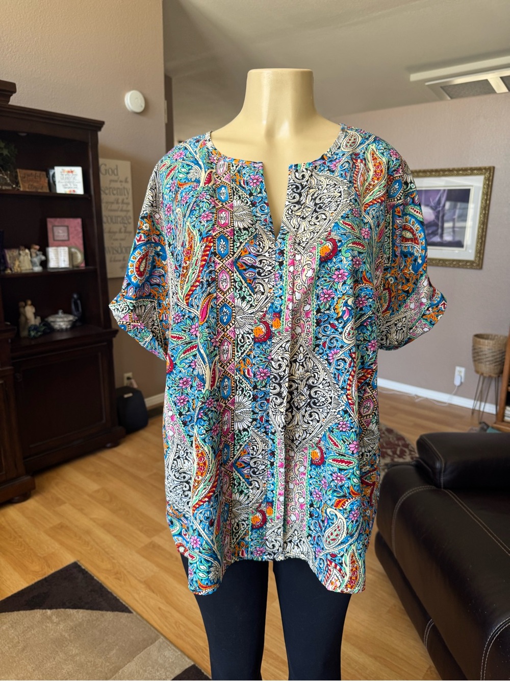 Boutique paisley multicolored V-neck short sleeve lightweight blouse-size XXL